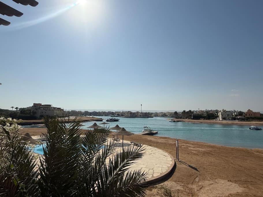 The Charming Beachfront Retreat In Fanadir *