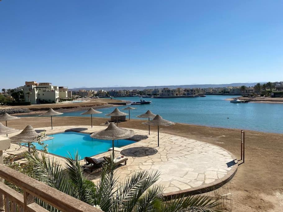 Apartment The Charming Beachfront Retreat In Fanadir Hurghada