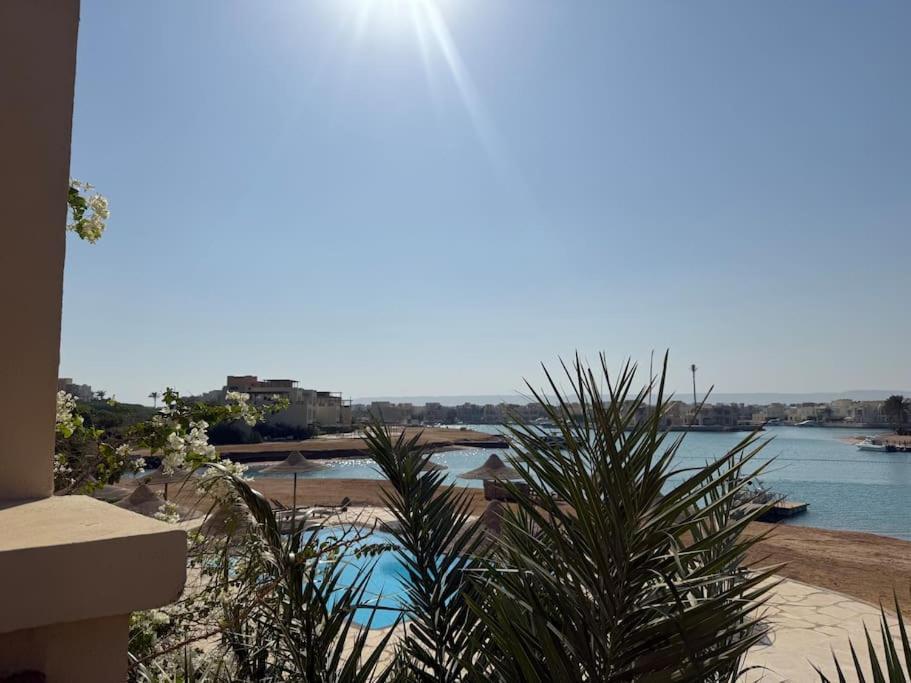 The Charming Beachfront Retreat In Fanadir *