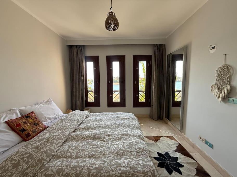 The Charming Beachfront Retreat In Fanadir Apartment *