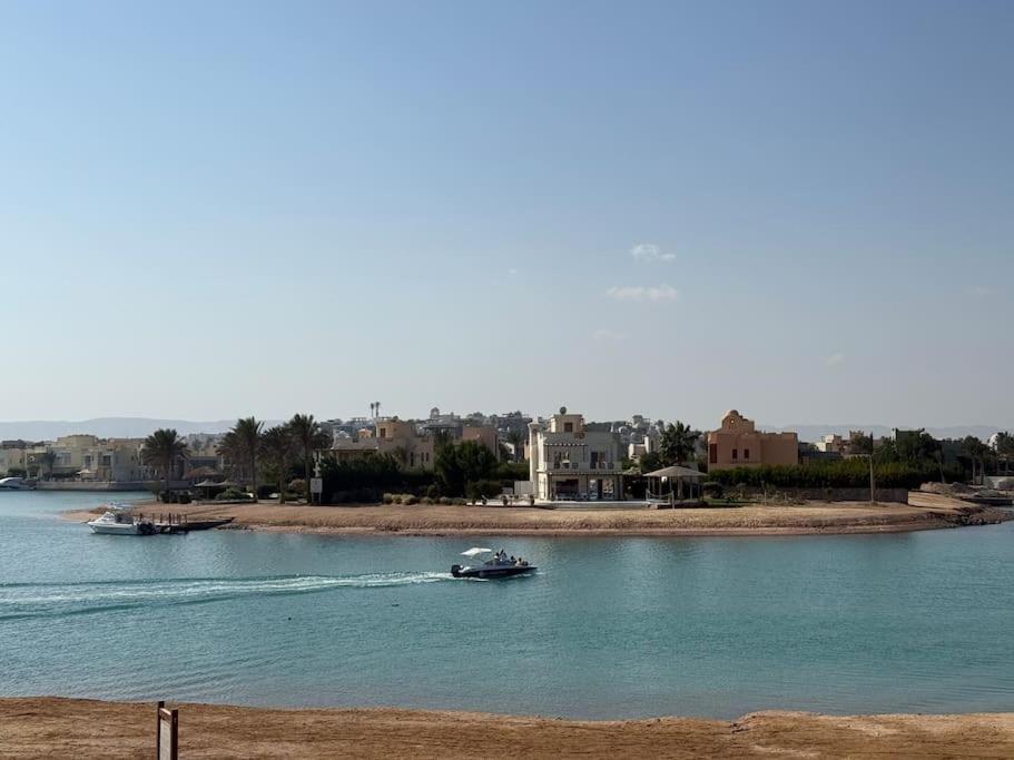 The Charming Beachfront Retreat In Fanadir *