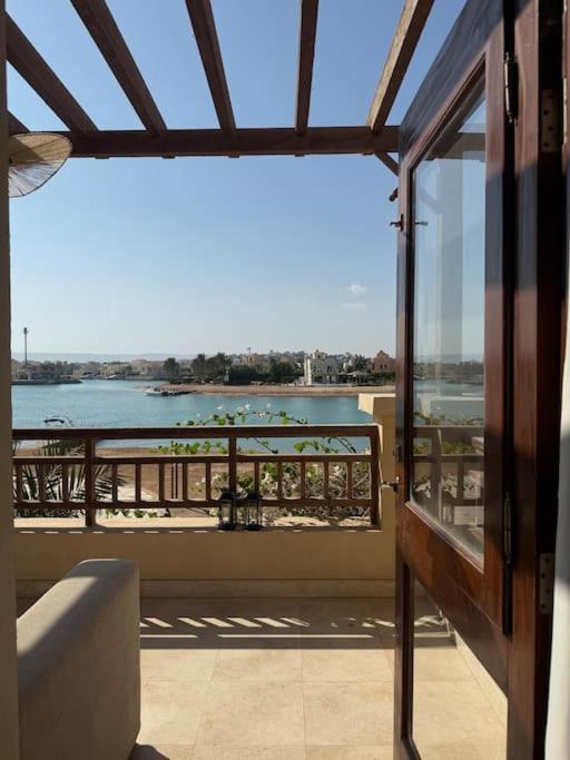 The Charming Beachfront Retreat In Fanadir *