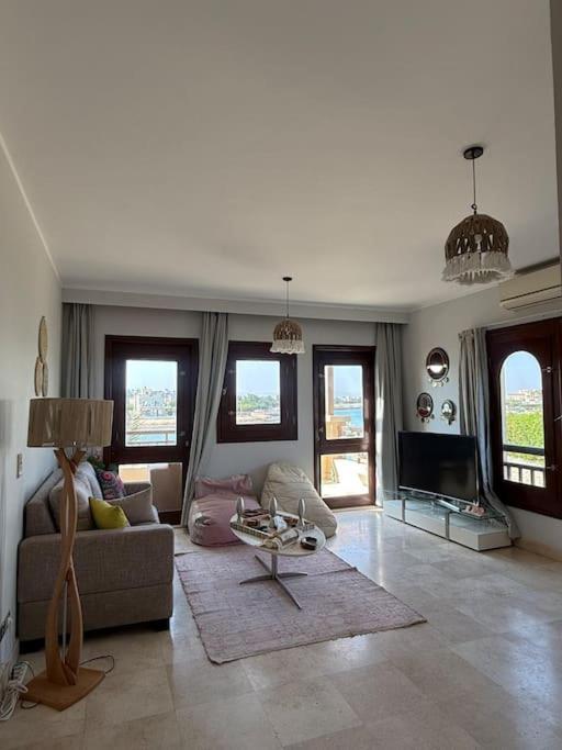 The Charming Beachfront Retreat In Fanadir Apartment
