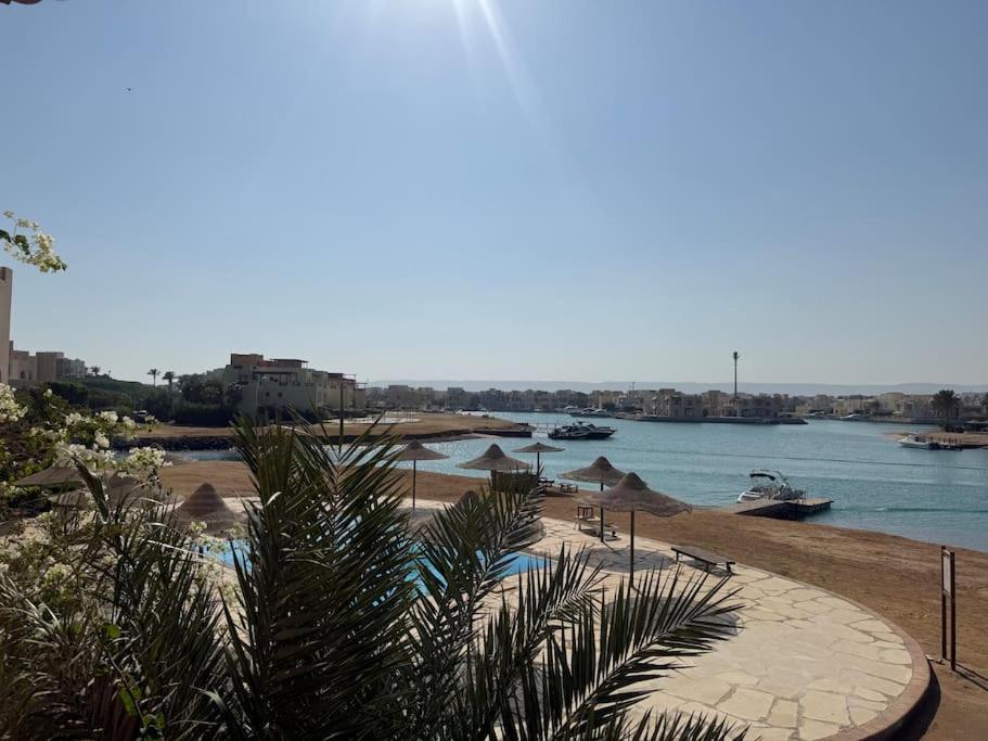 Apartment The Charming Beachfront Retreat In Fanadir