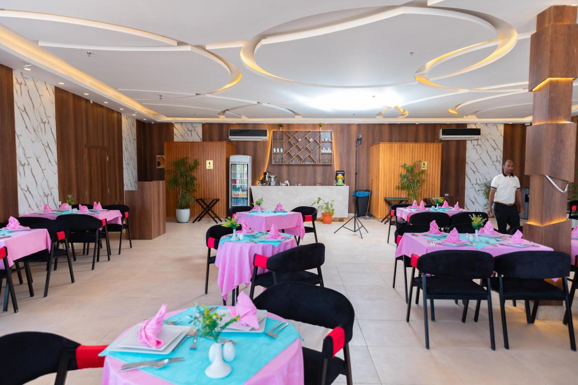 Minaland Hotel *