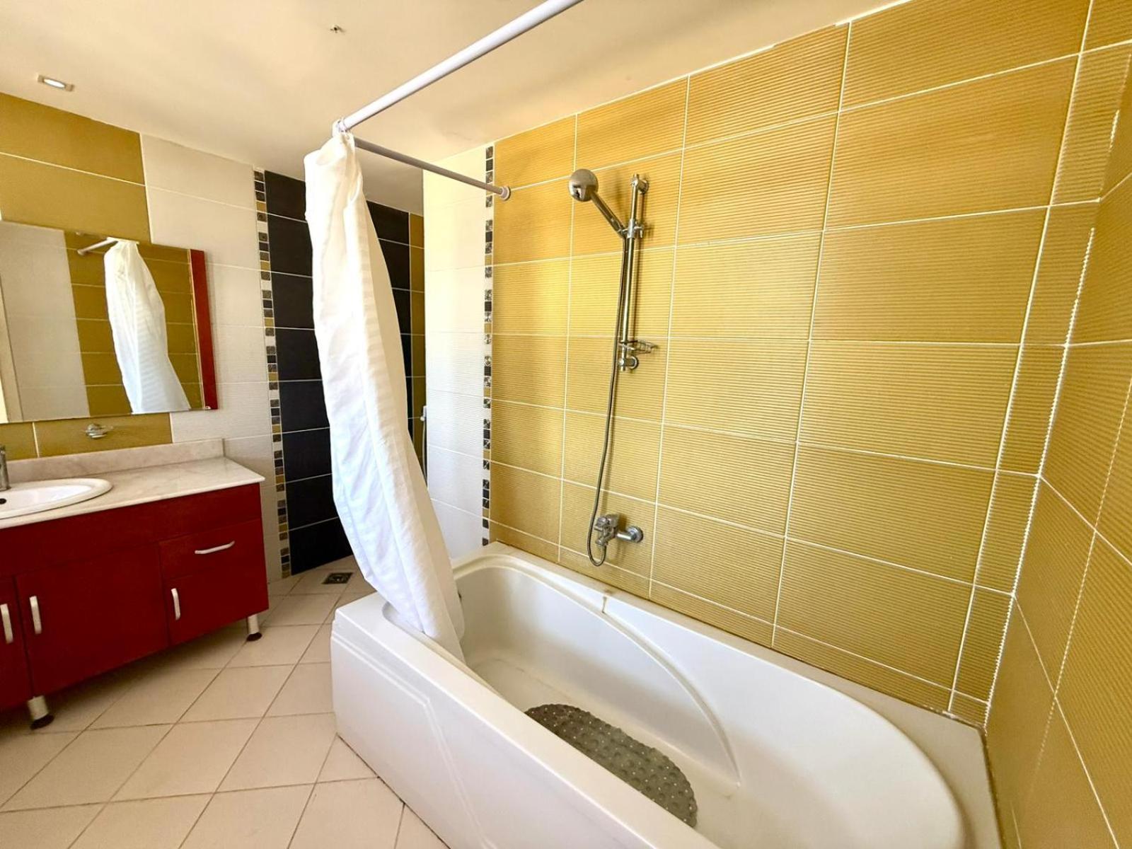 Luxury 4br Sea View Aldora Resort,