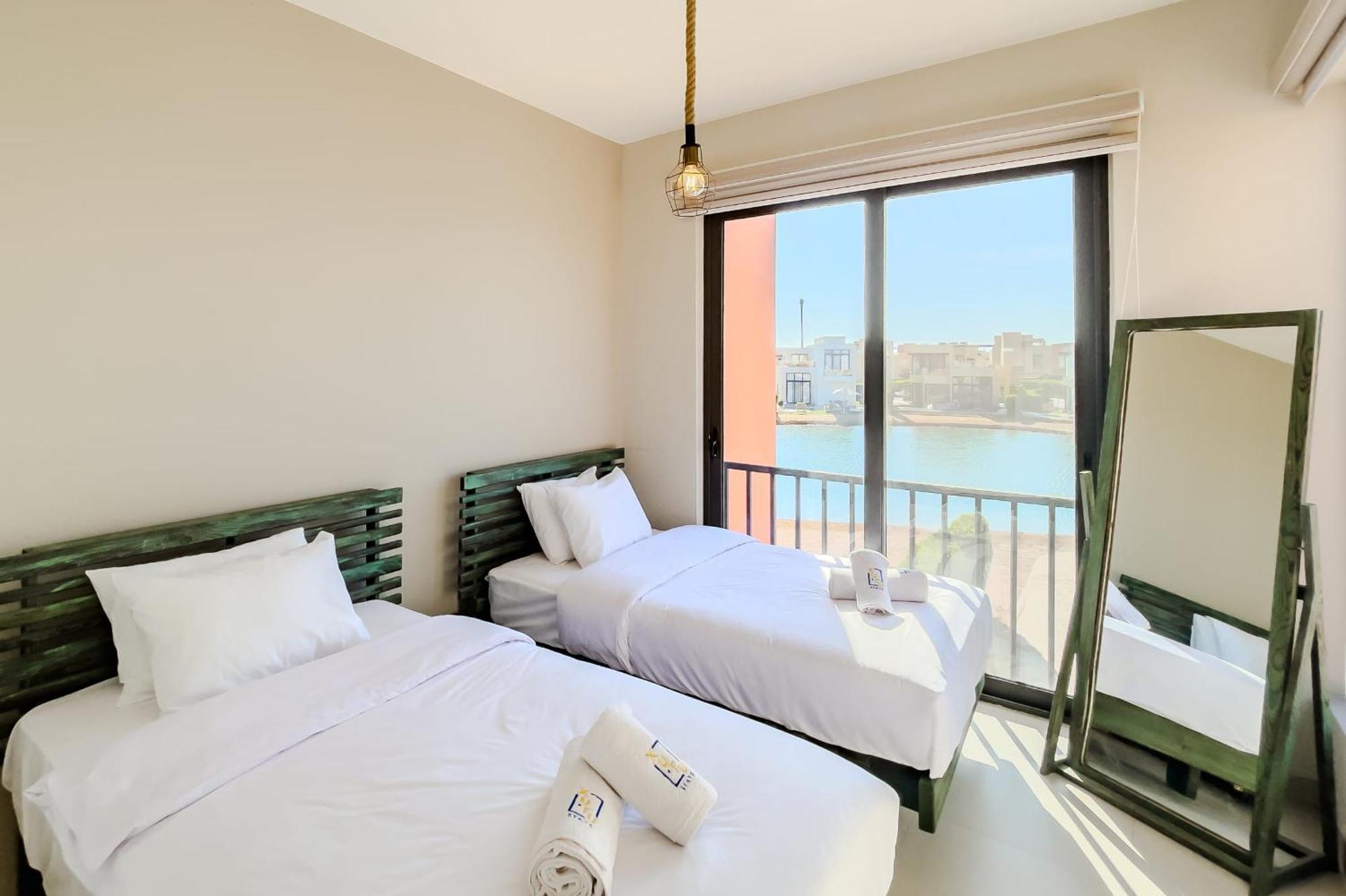 Astounding 3bdr Tawila Pool Front *