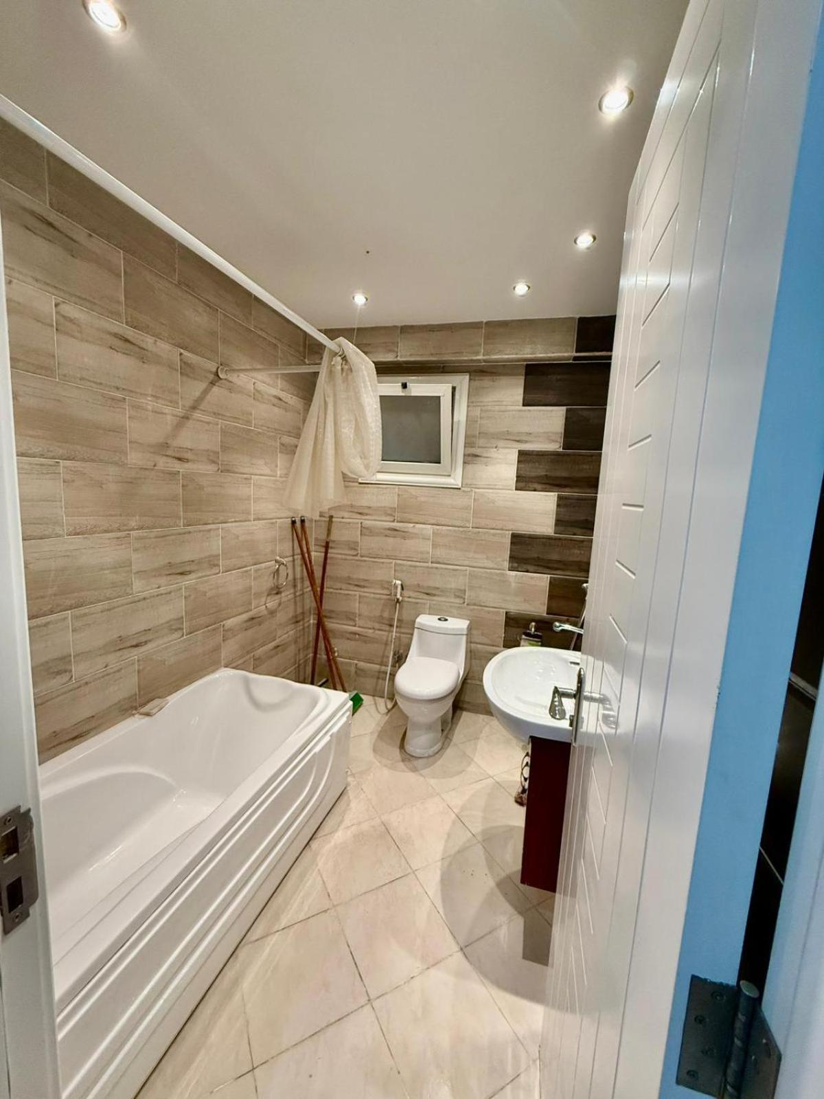 Spacious 3br - Al Dora Resort, *
