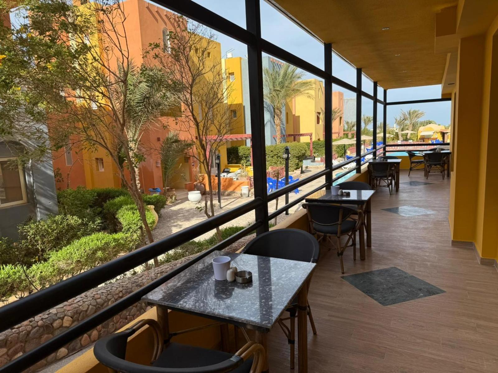 Spacious 3br - Al Dora Resort, Apartment *