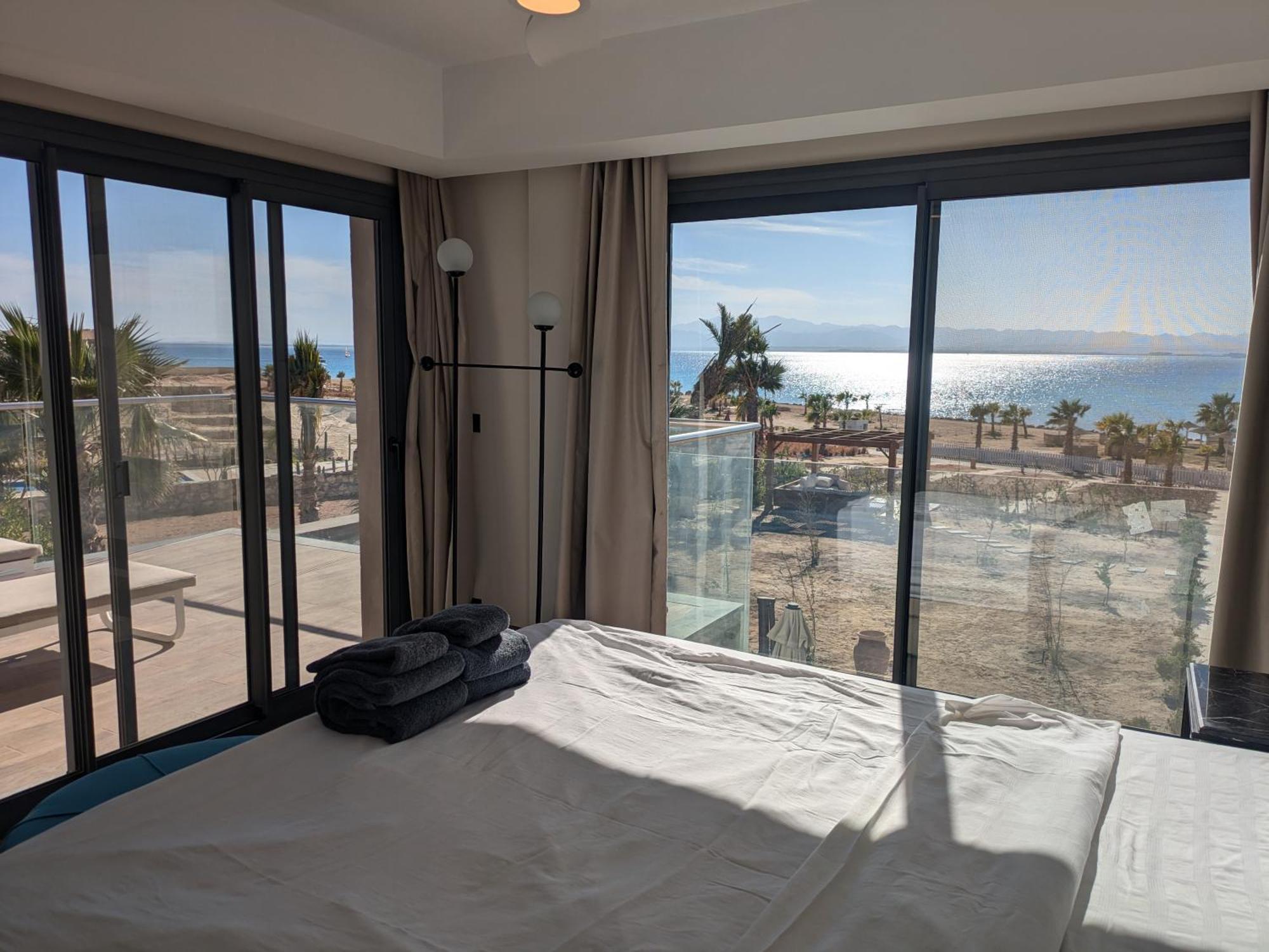Supreme Beachfront 3br Soma Bay With Garden Villa *