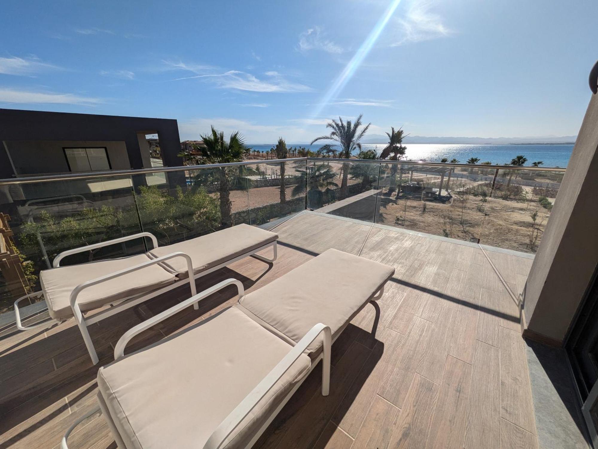 Supreme Beachfront 3br Soma Bay With Garden
