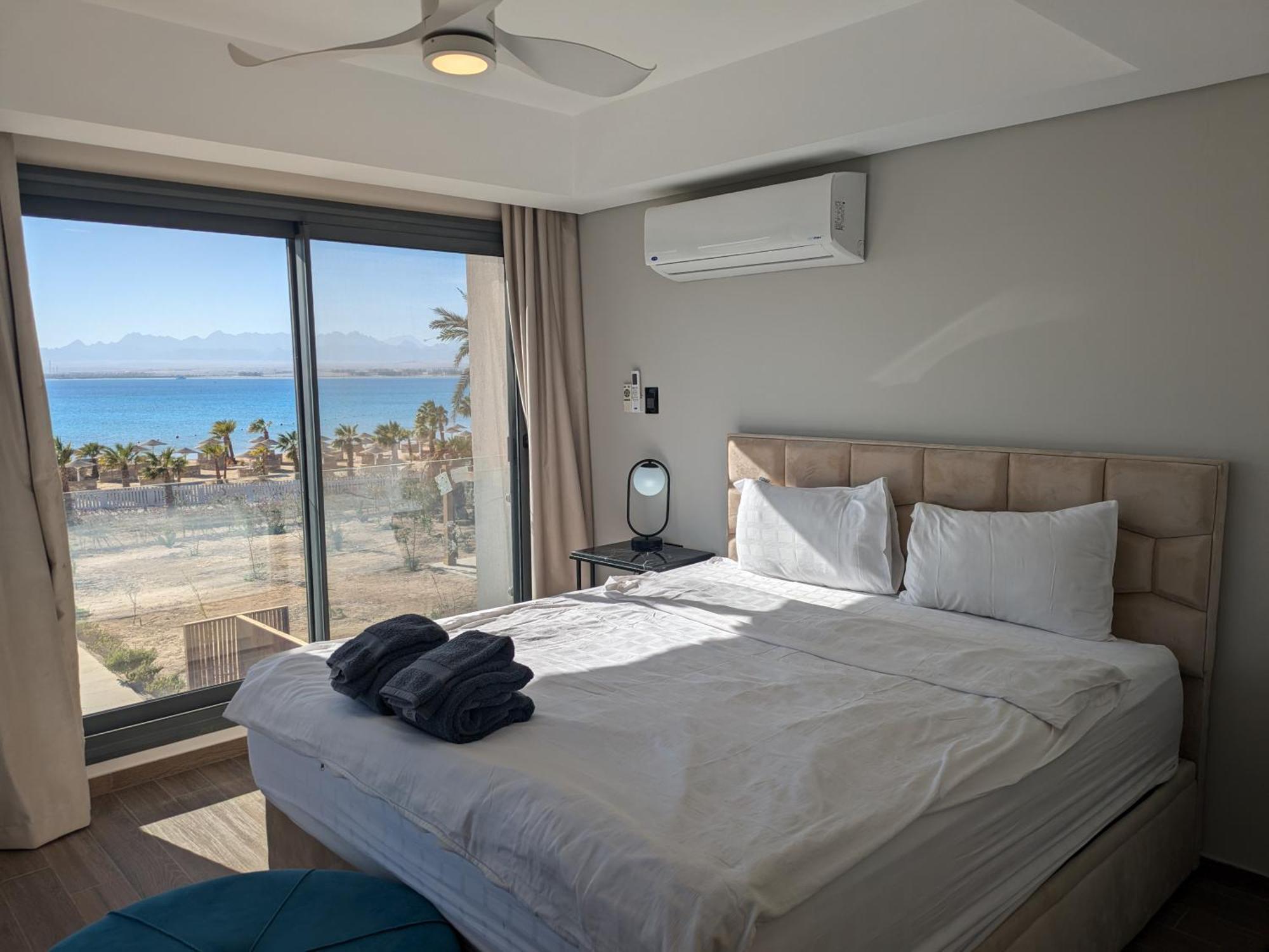 Supreme Beachfront 3br Soma Bay With Garden *