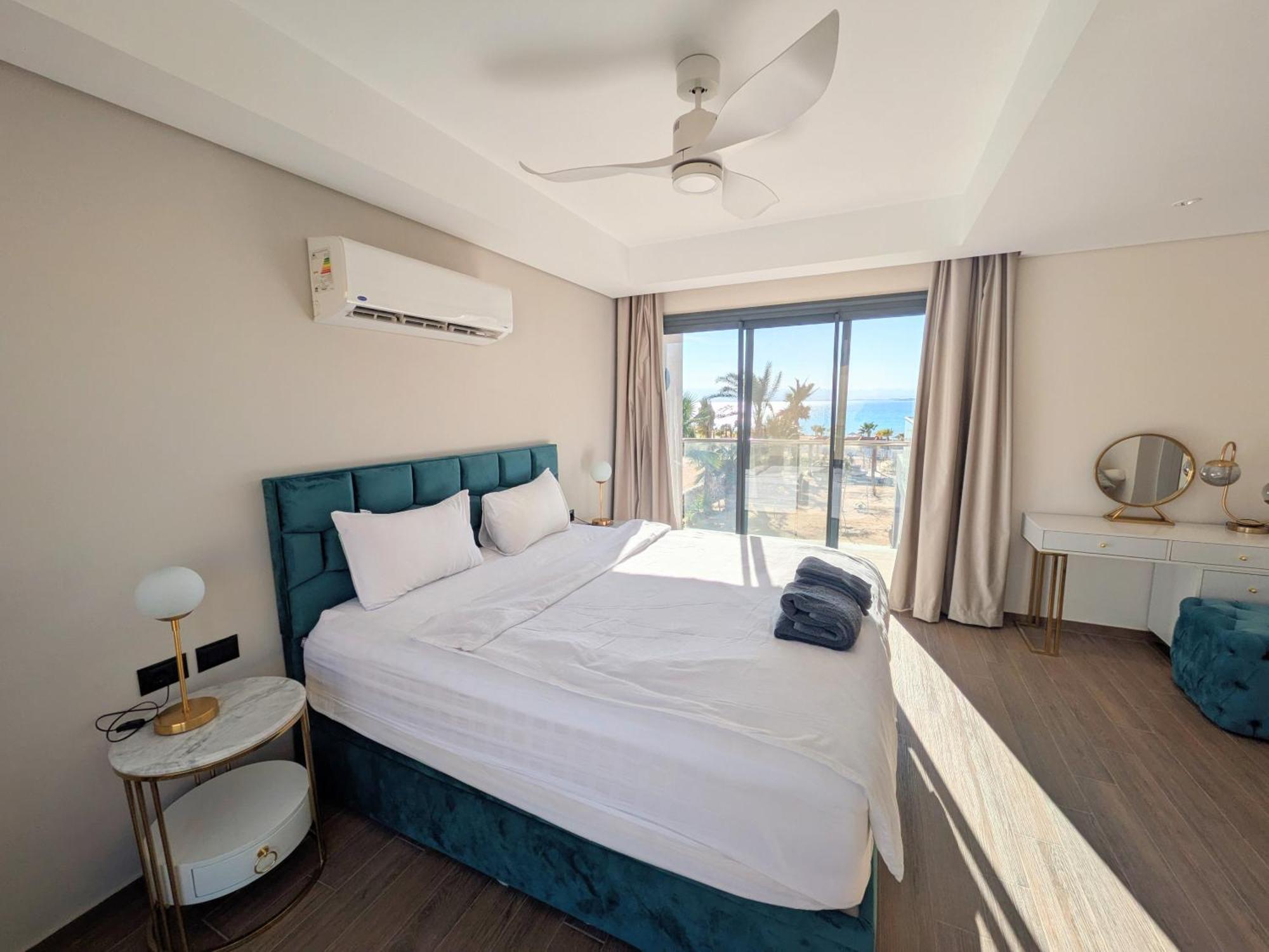 Supreme Beachfront 3br Soma Bay With Garden *