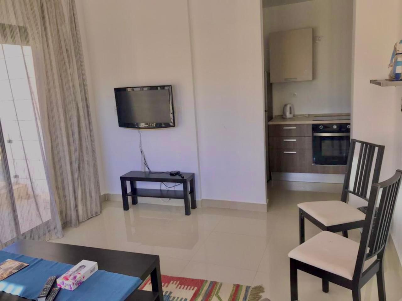 Stunning 1-bedroom In G Cribs *