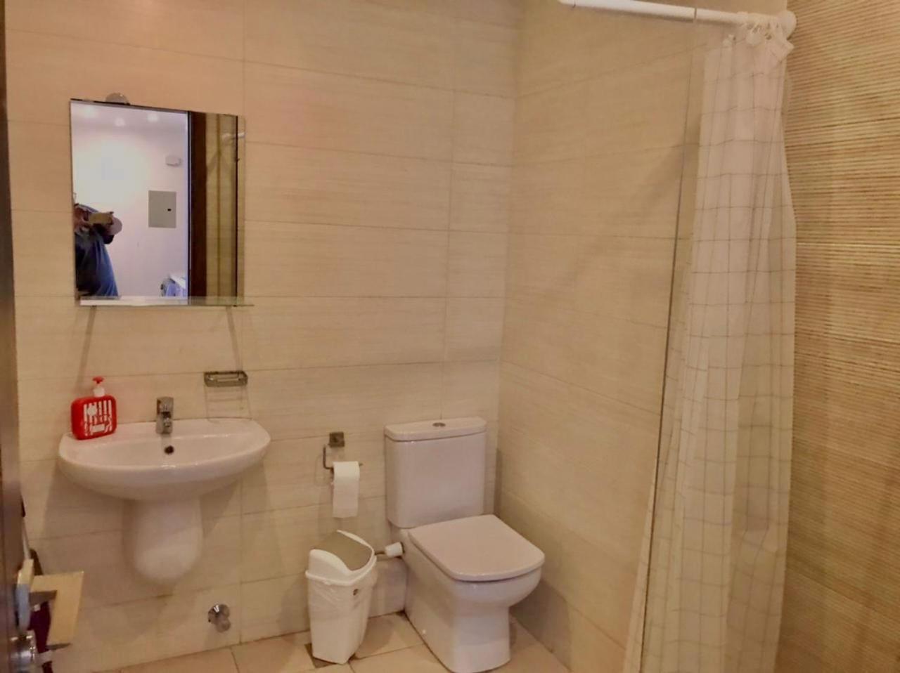 Stunning 1-bedroom In G Cribs *