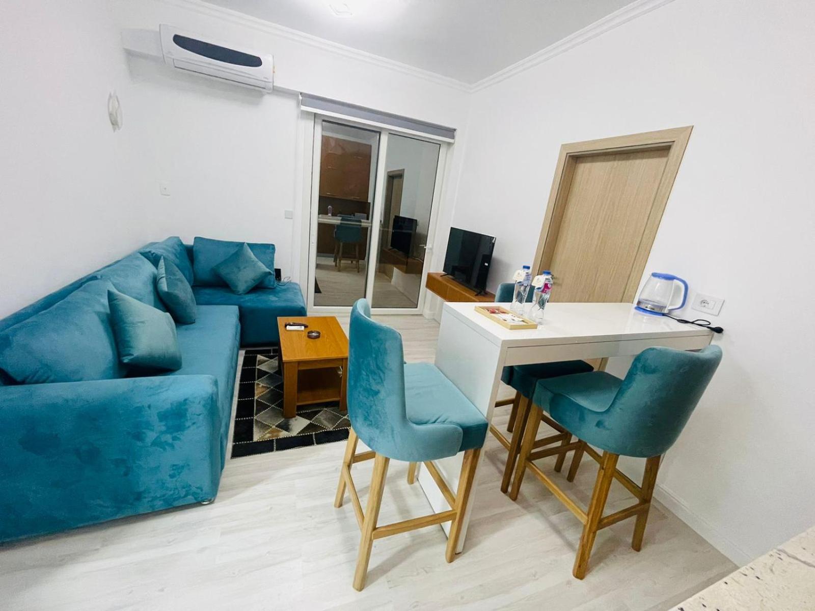 Luxurious One Bedroom Apartment *