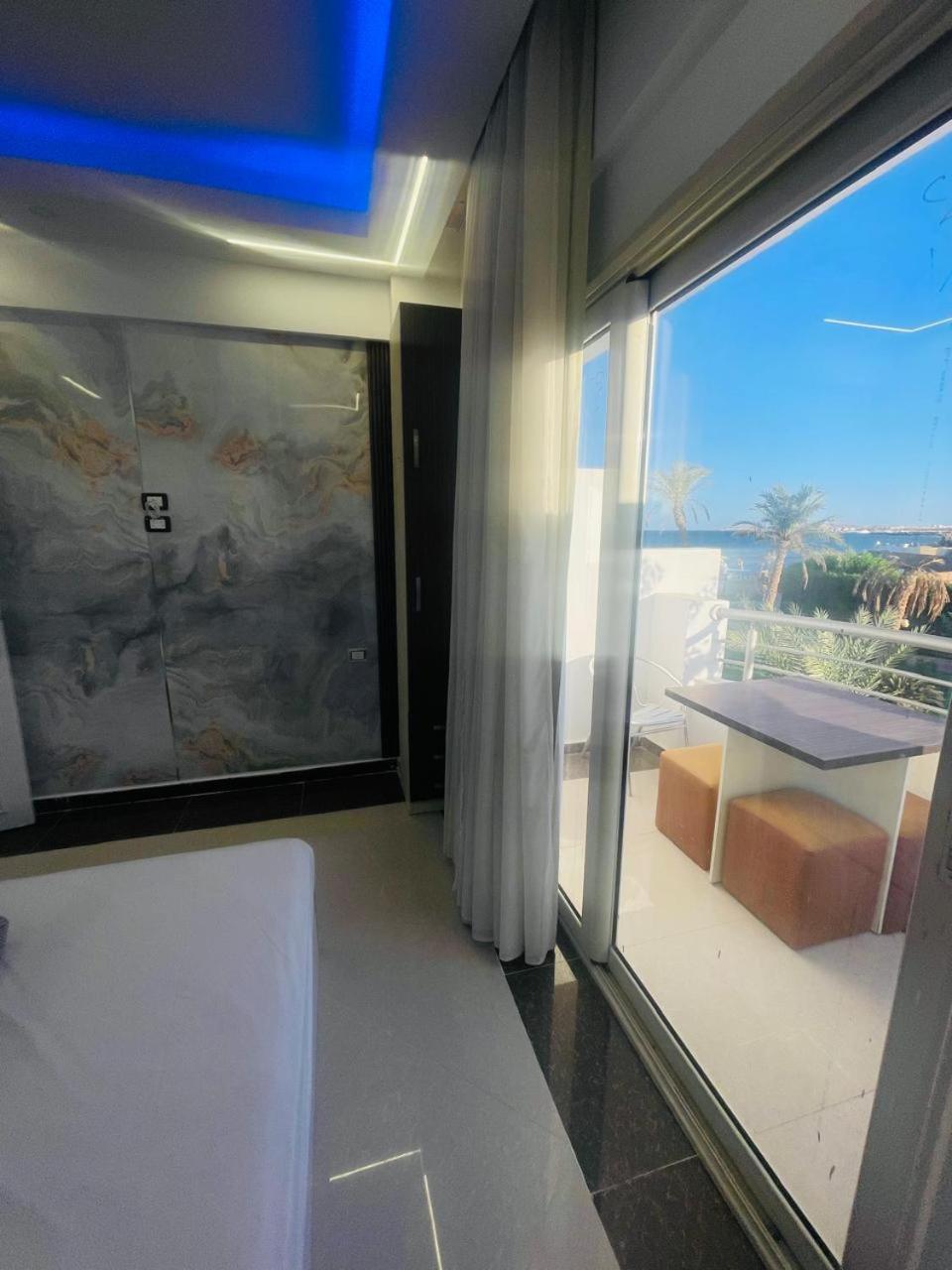 Luxury Cecelia Aparthotel *