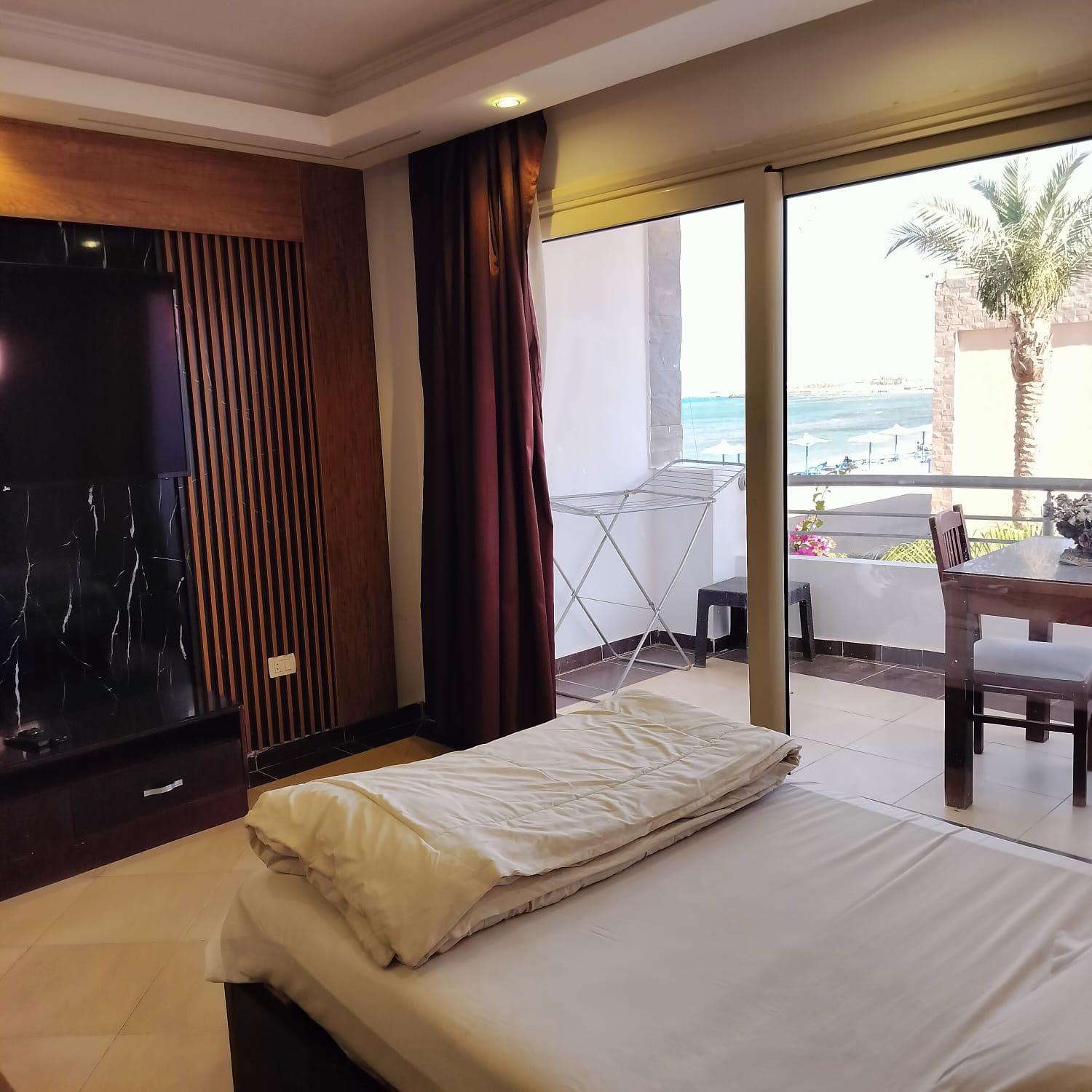 Luxury Cecelia Aparthotel