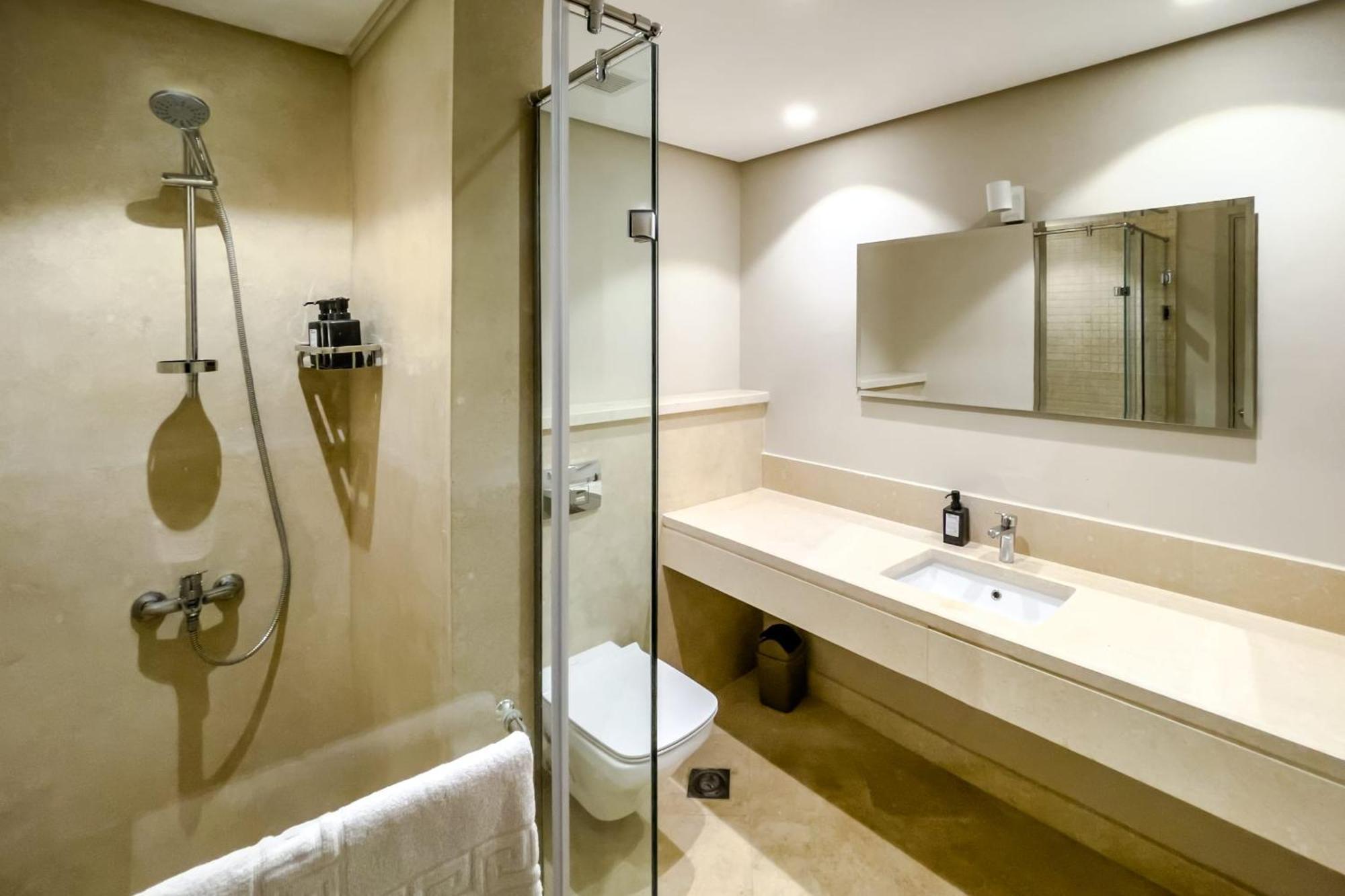 Radiant & Refined 2bdr Mangroovyfree & Pool Apartment *