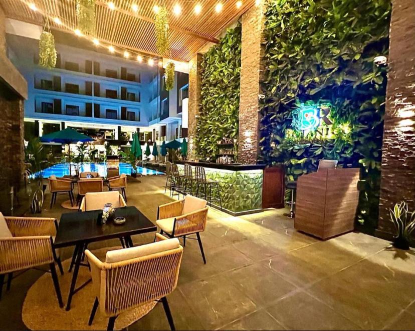 Apartment Imperial Pool View