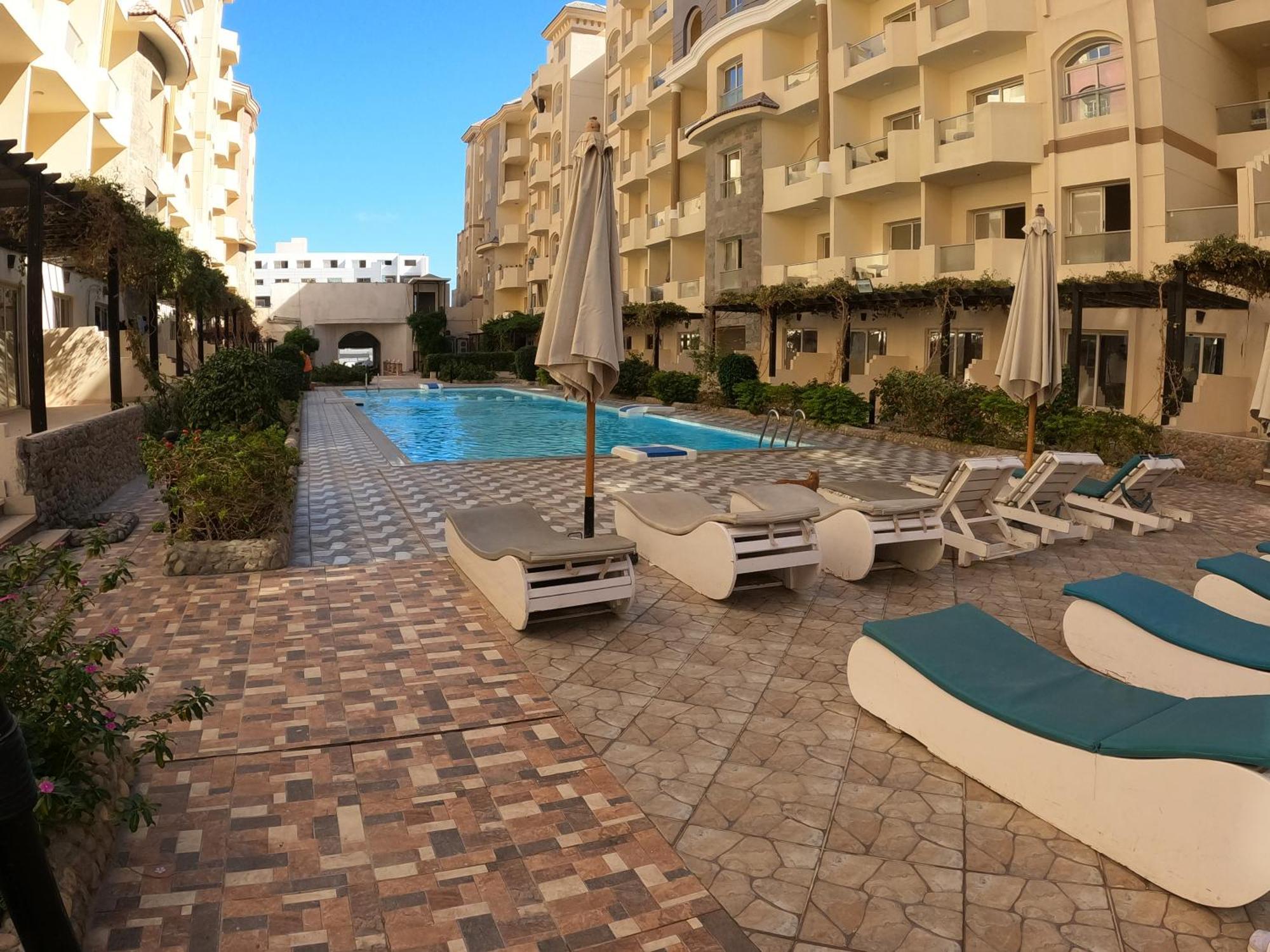 Dive Pool Aparthotel