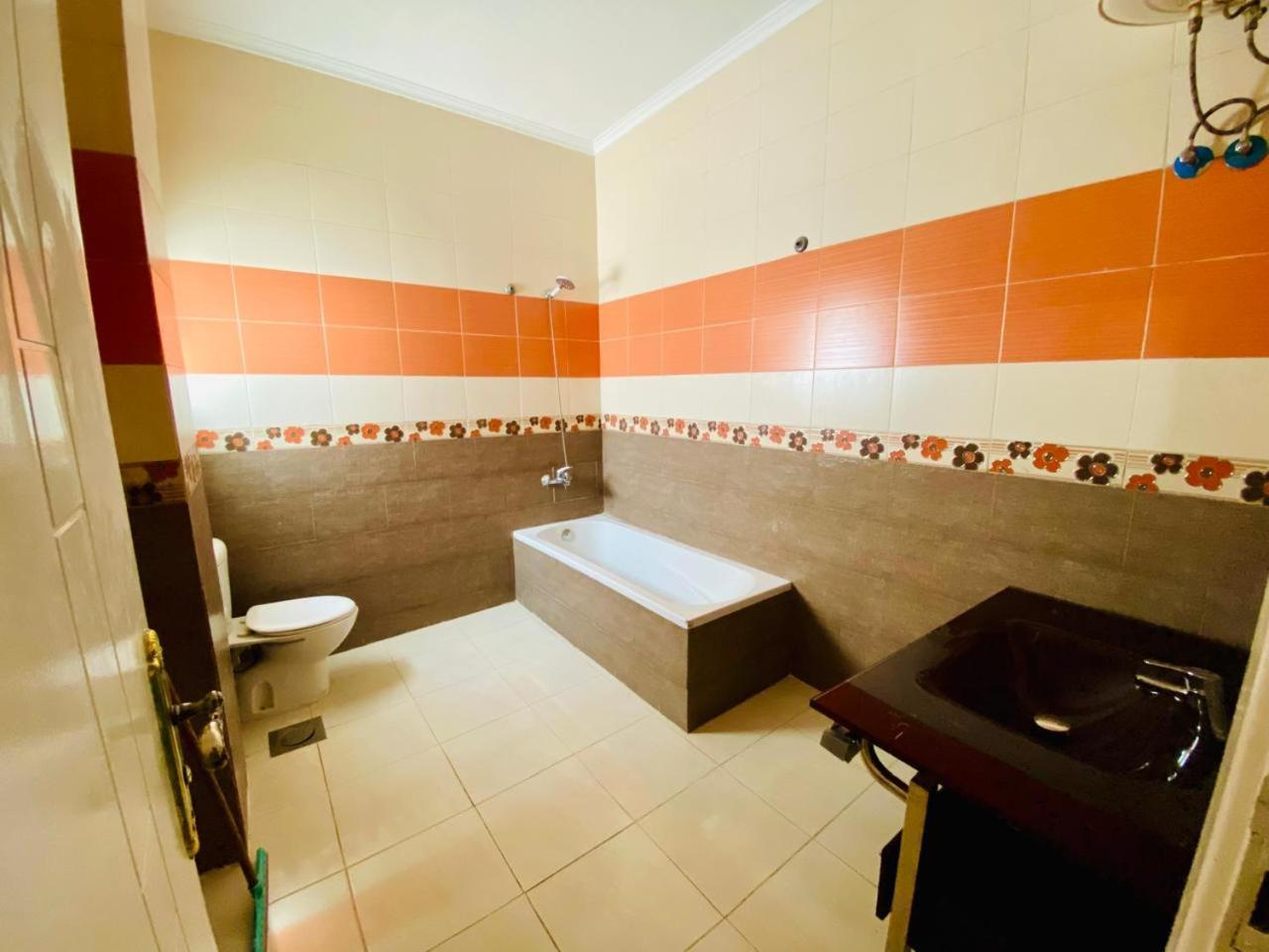 Villa 4 *