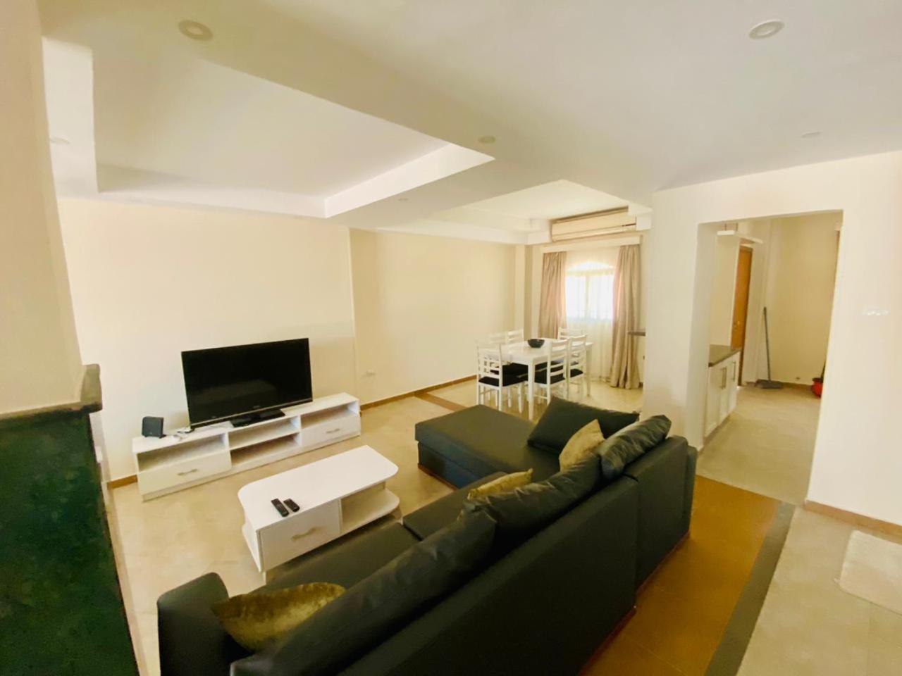 4 Villa *