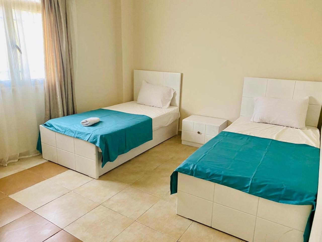 Villa 4 *