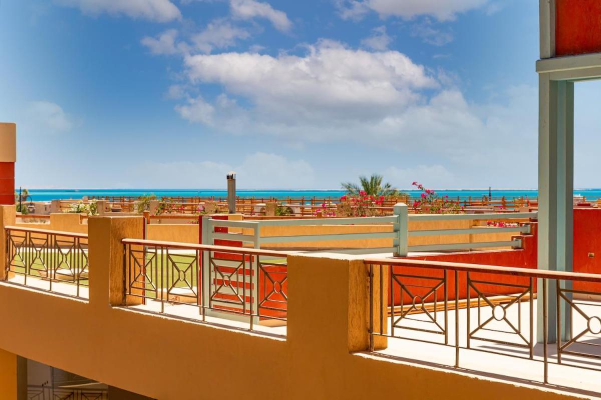 In A Touristic Area - Al Mamsha Apartment