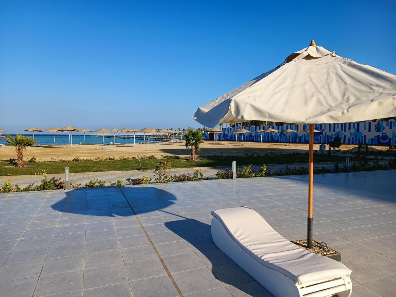 10 Steps From And Heart, Furnished With Modern Kitchenette