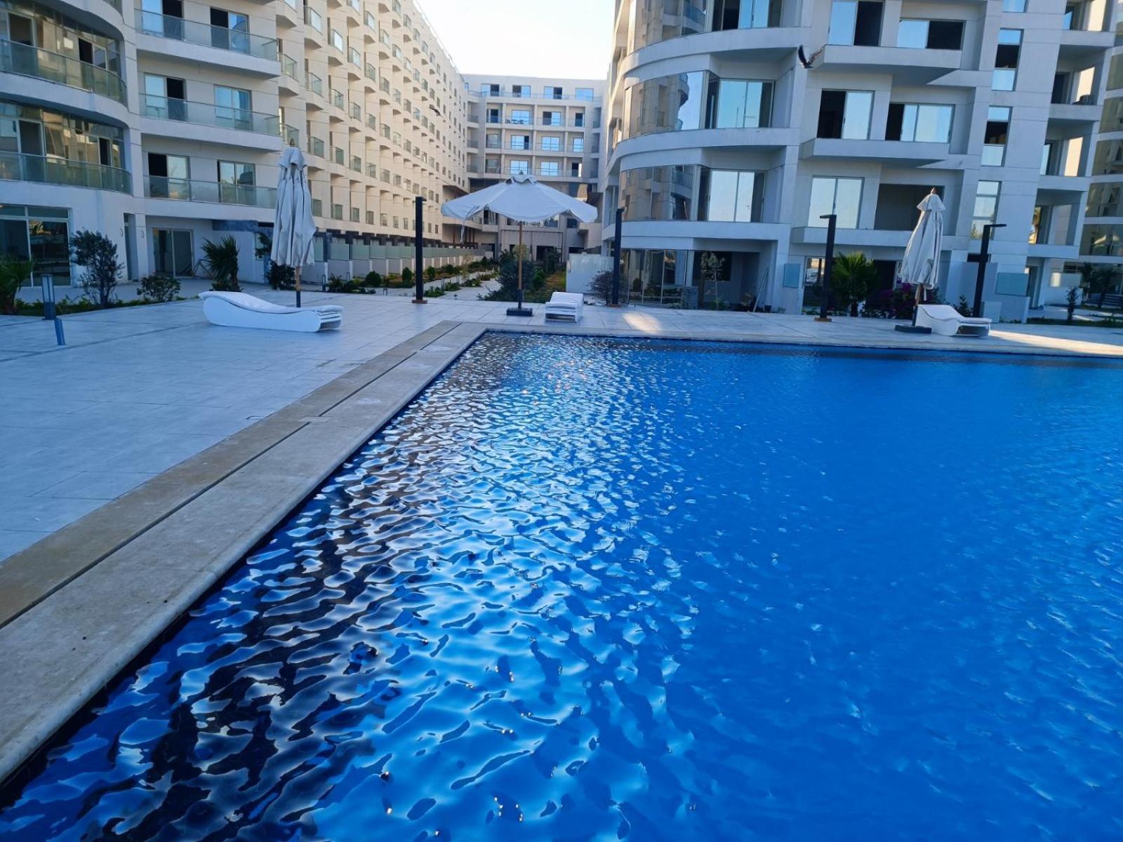 Apartment 10 Steps From And Heart, Furnished With Modern Kitchenette *