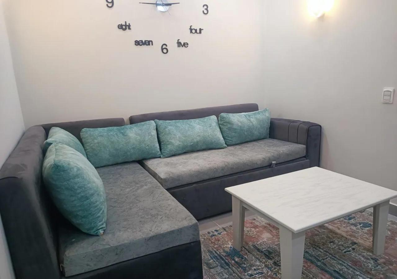 10 Steps From And Heart, Furnished With Modern Kitchenette
