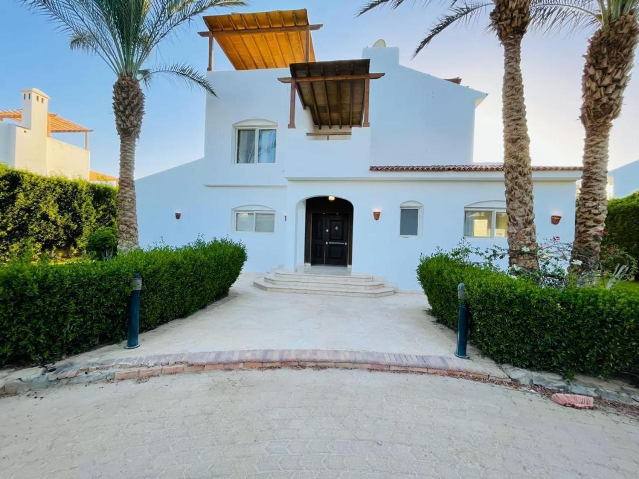 5 Bedroom With Private Pool At El Gouna Villa *