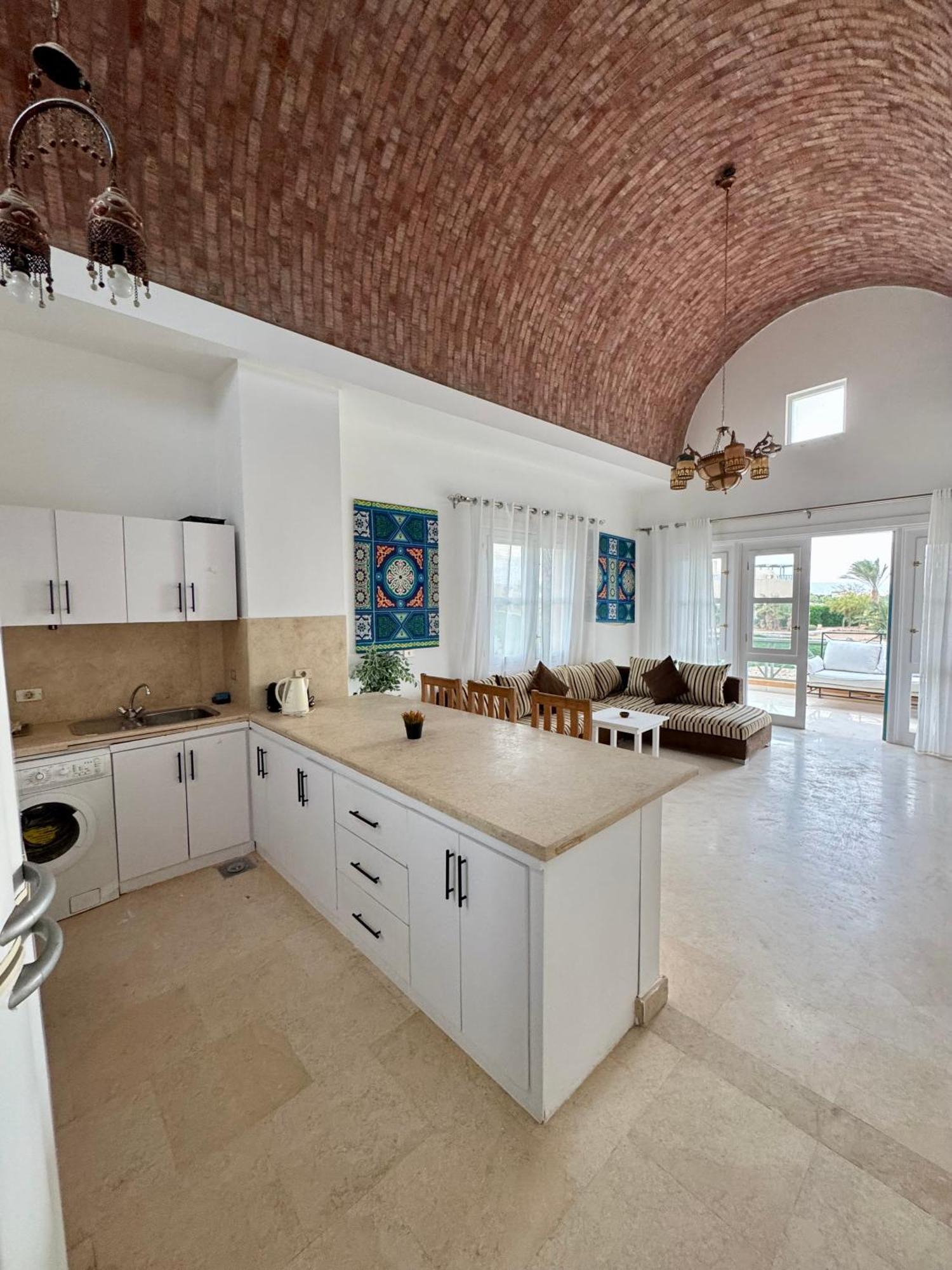 G20-1-5 El Golf Apartment *