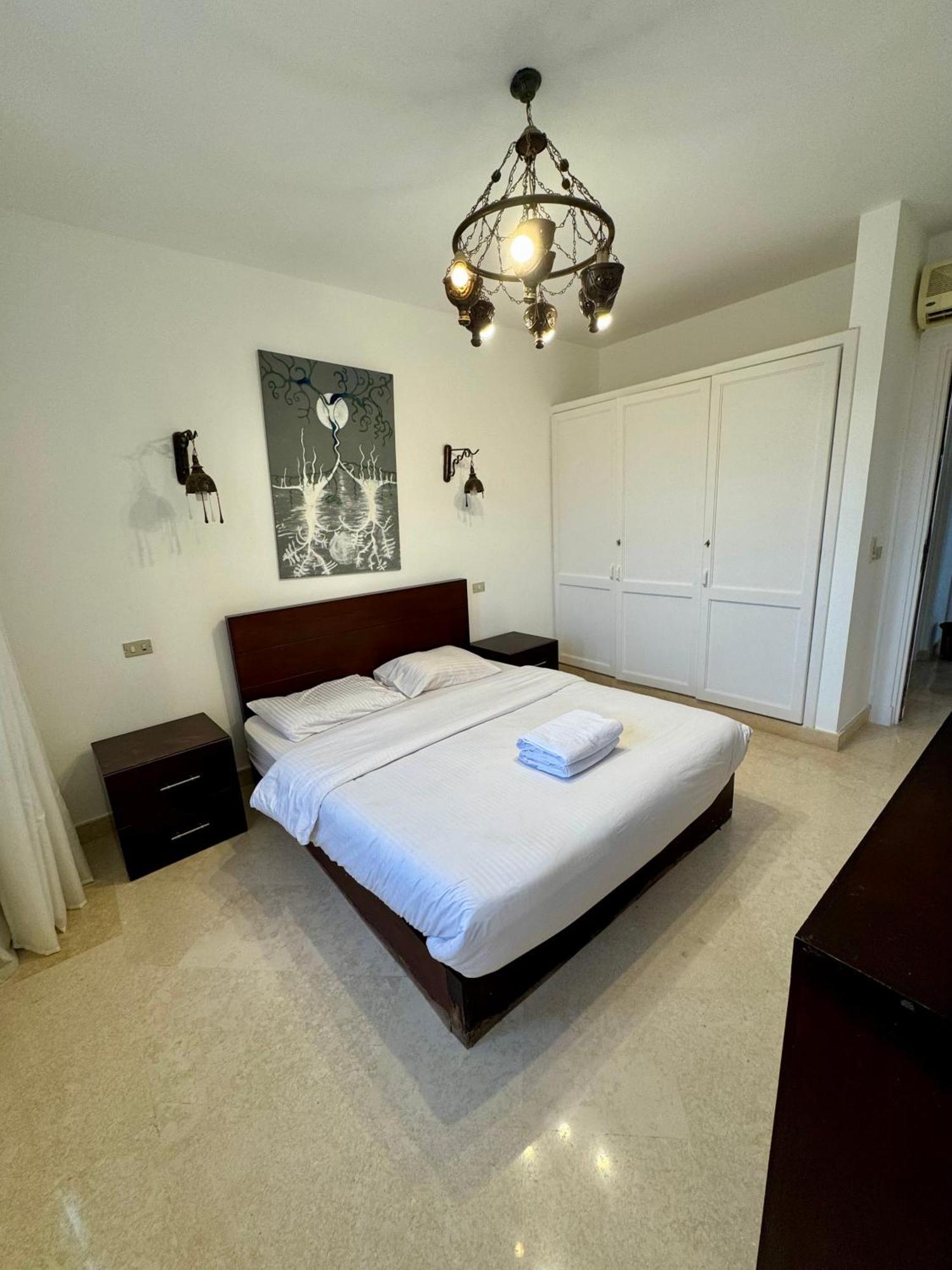 G20-1-5 El Golf Apartment