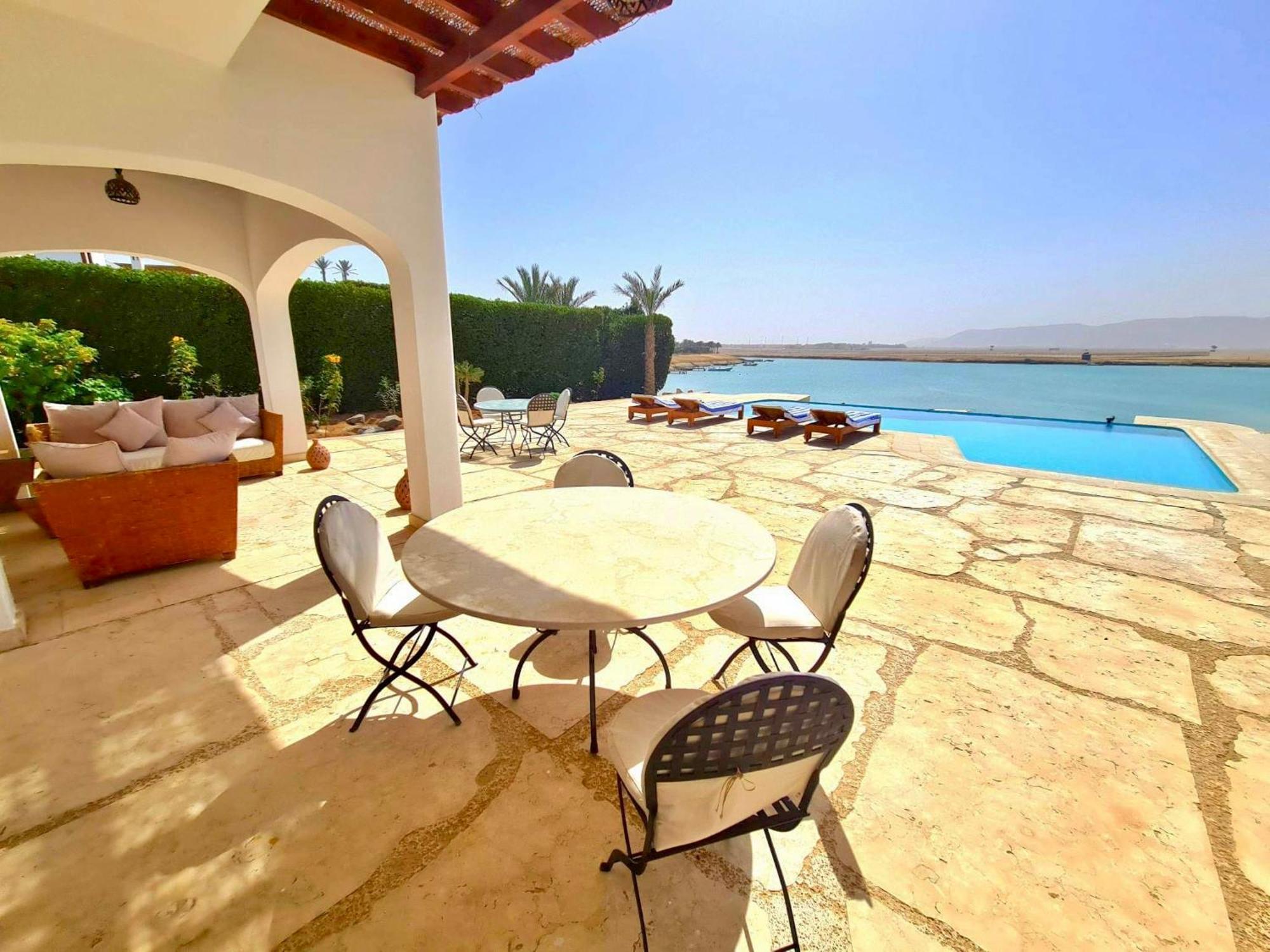 Villa White