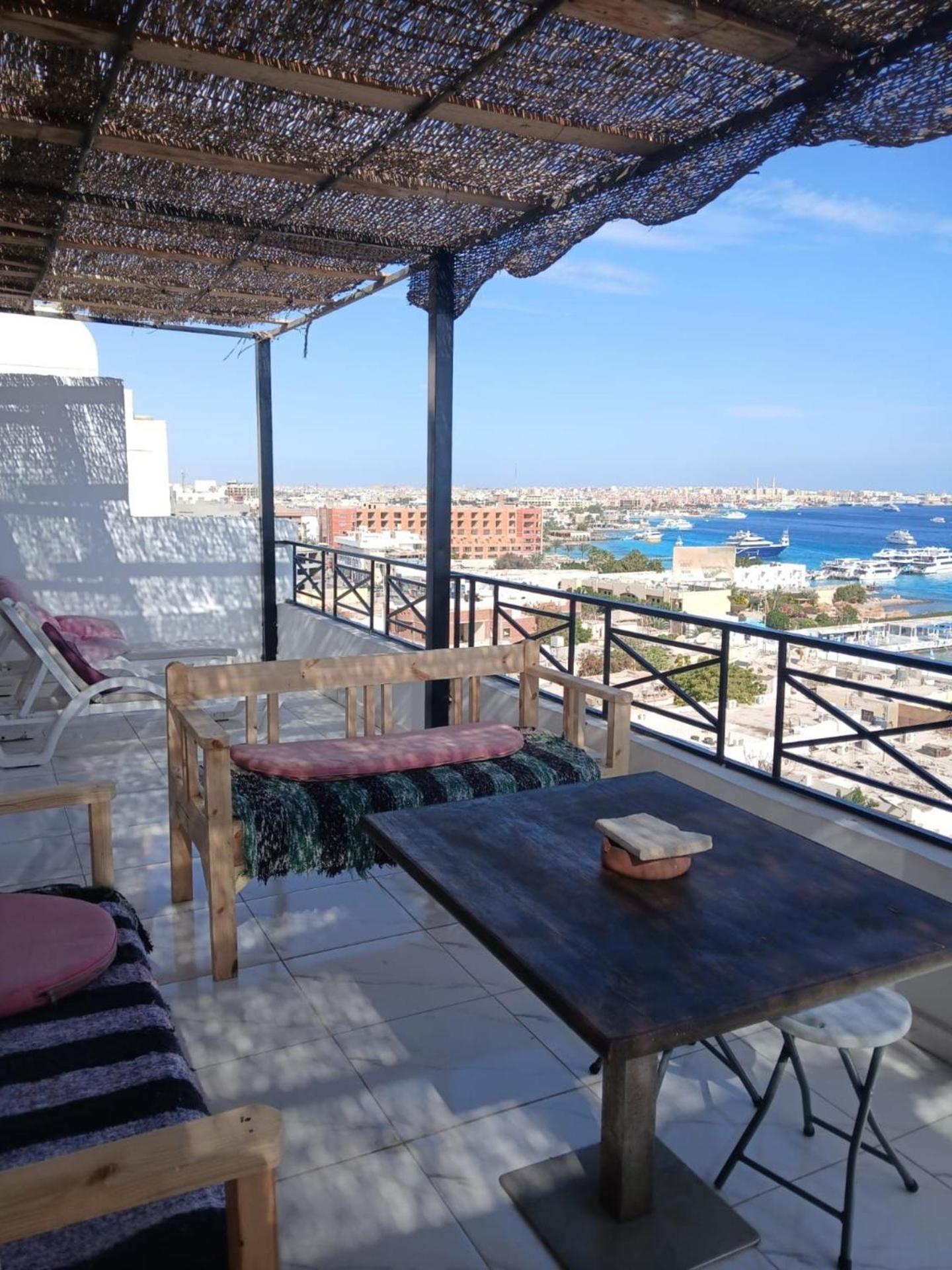 Immaculate 3-bed Sea View Apartment