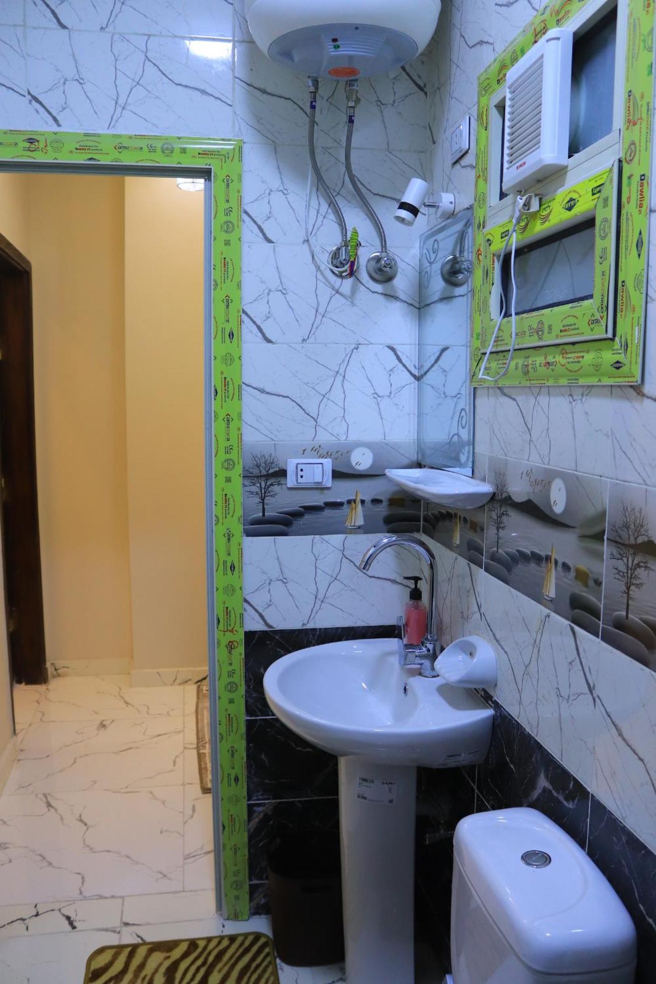 Apartment Hossam 4 *
