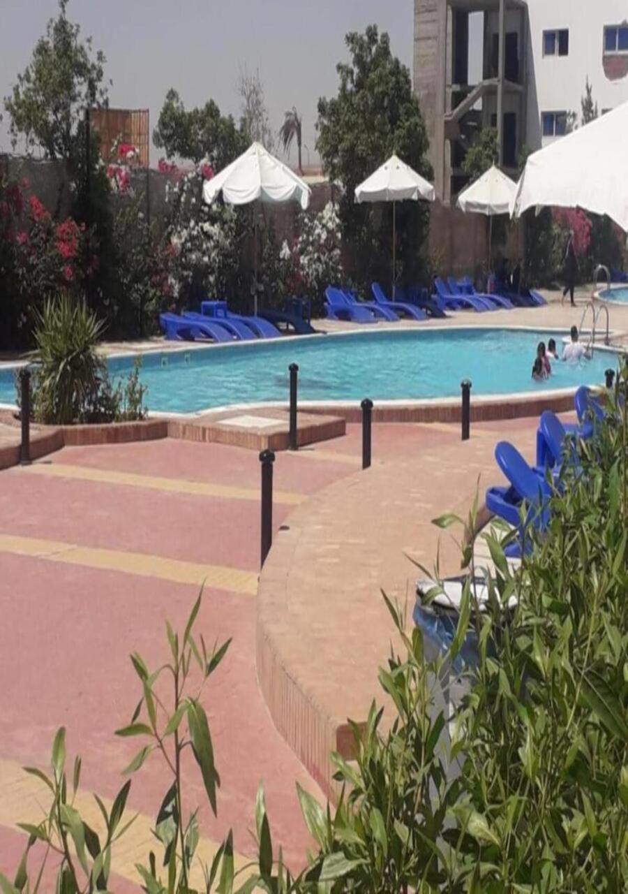 Lovely Sunny Front, Near Senzo Mall Free Wifi