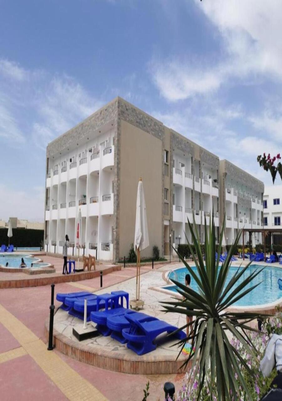 Apartment Lovely Sunny Front, Near Senzo Mall Free Wifi