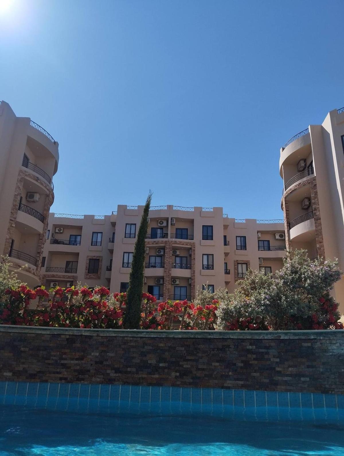 Modern With Direct Pool Access In Aqua Tropical Appartement *