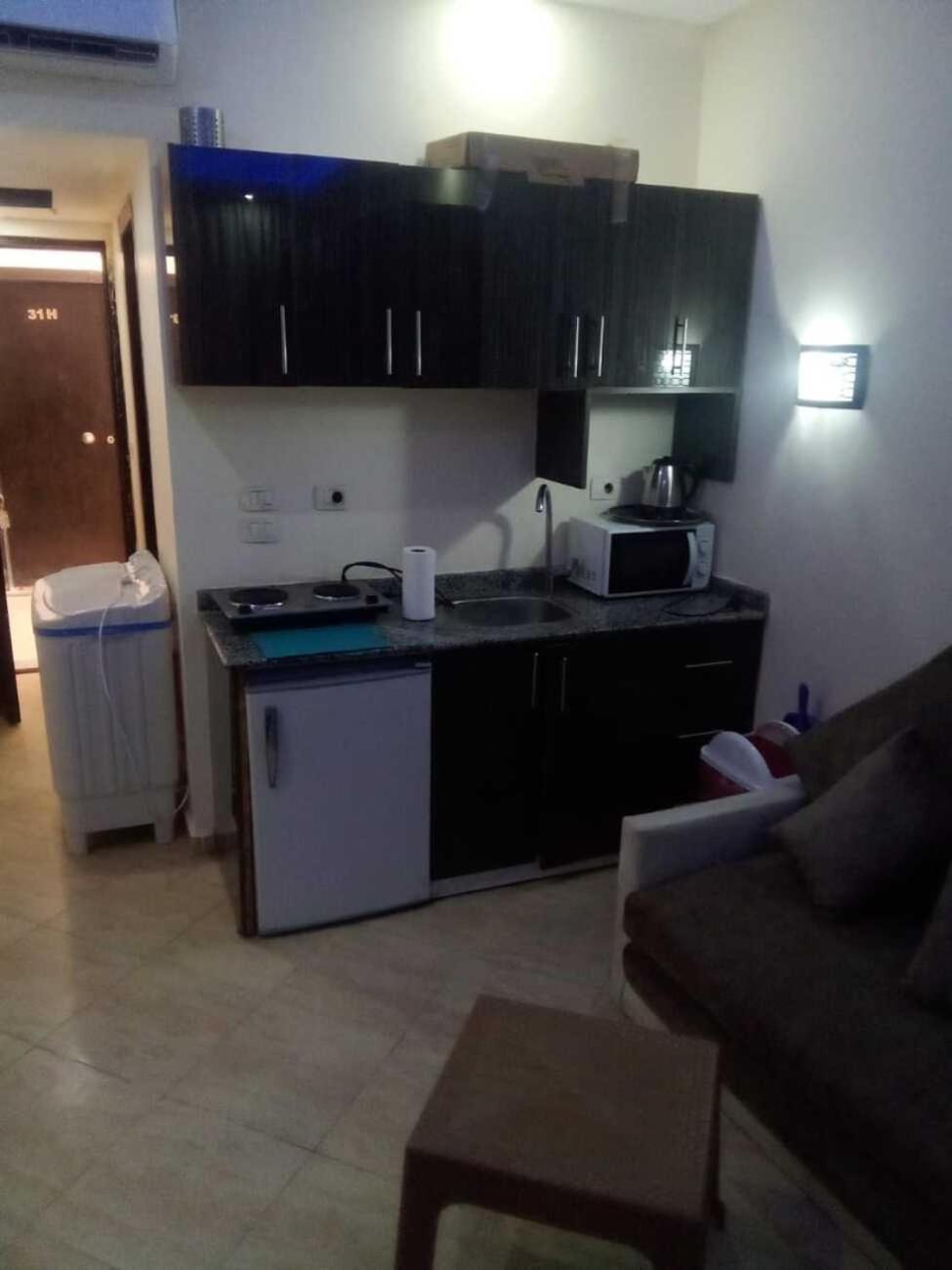 Lovely Sunny Front, Near Senzo Mall Free Wifi Apartment
