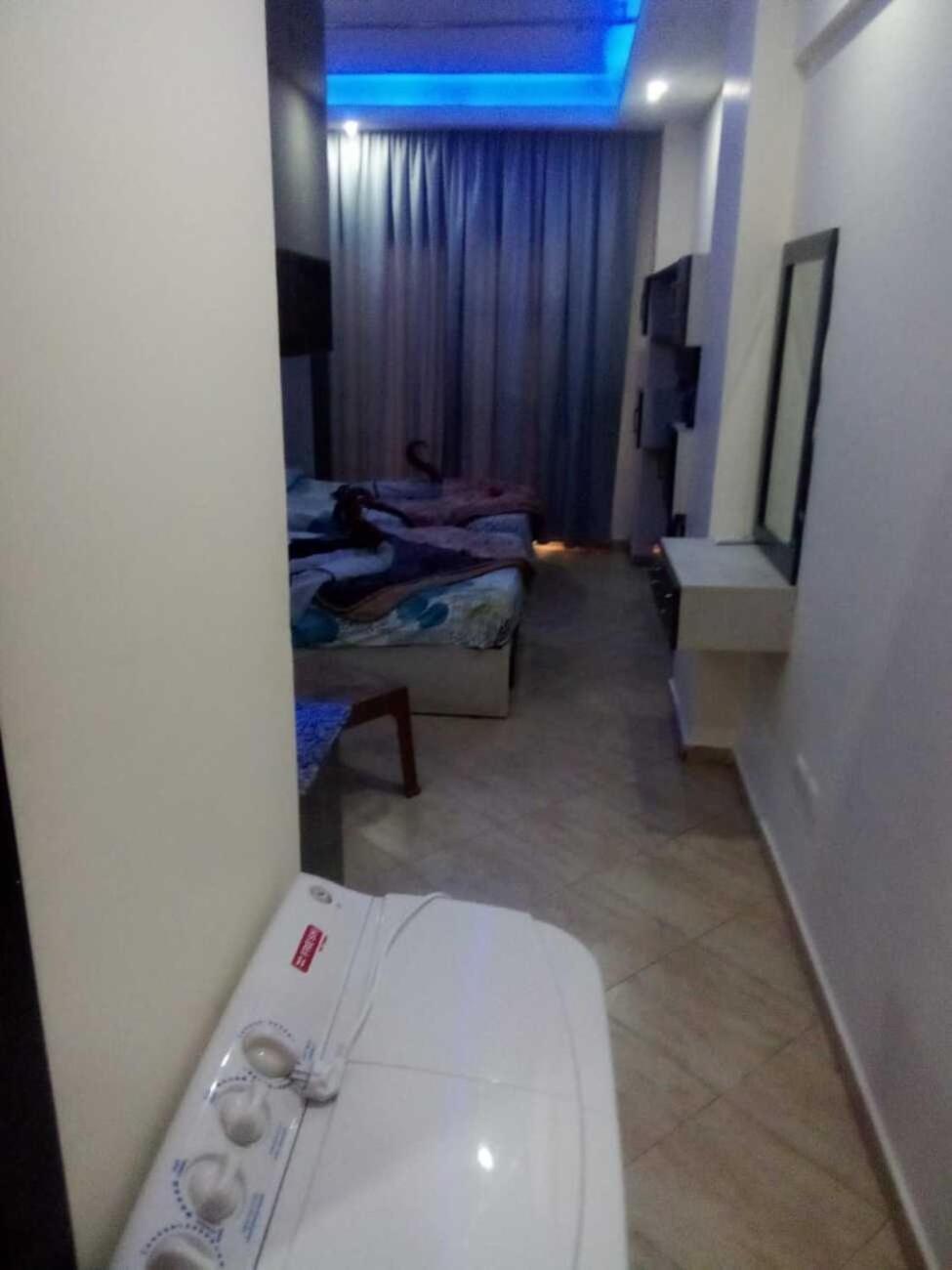 Apartment Lovely Sunny Front, Near Senzo Mall Free Wifi