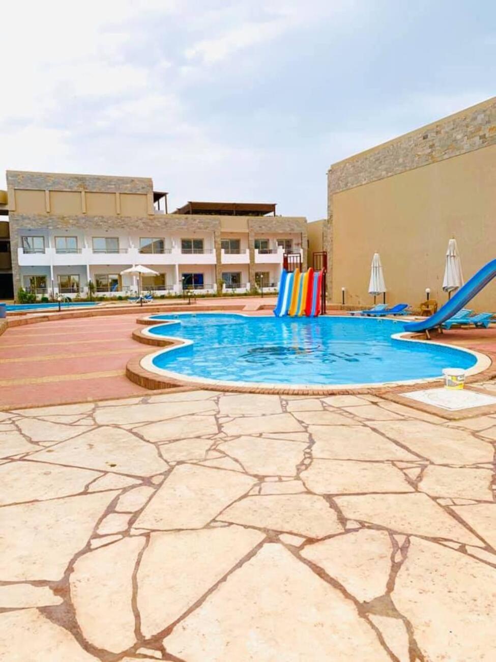 Apartment Lovely Sunny Front, Near Senzo Mall Free Wifi *