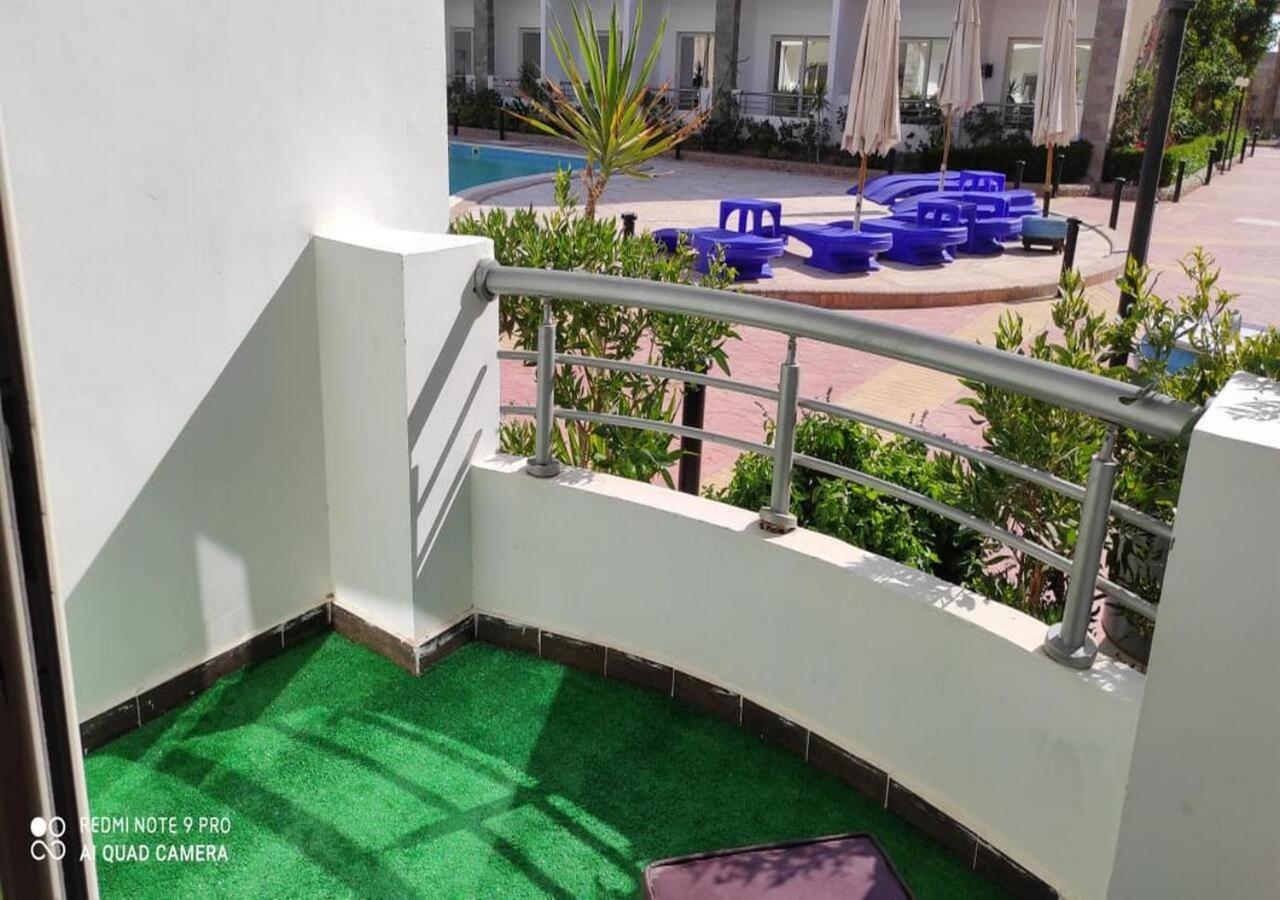 Lovely Sunny Front, Near Senzo Mall Free Wifi Apartment