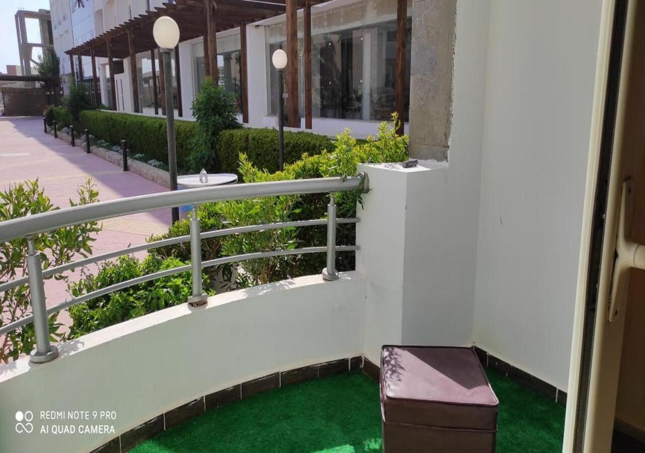 Lovely Sunny Front, Near Senzo Mall Free Wifi Apartment