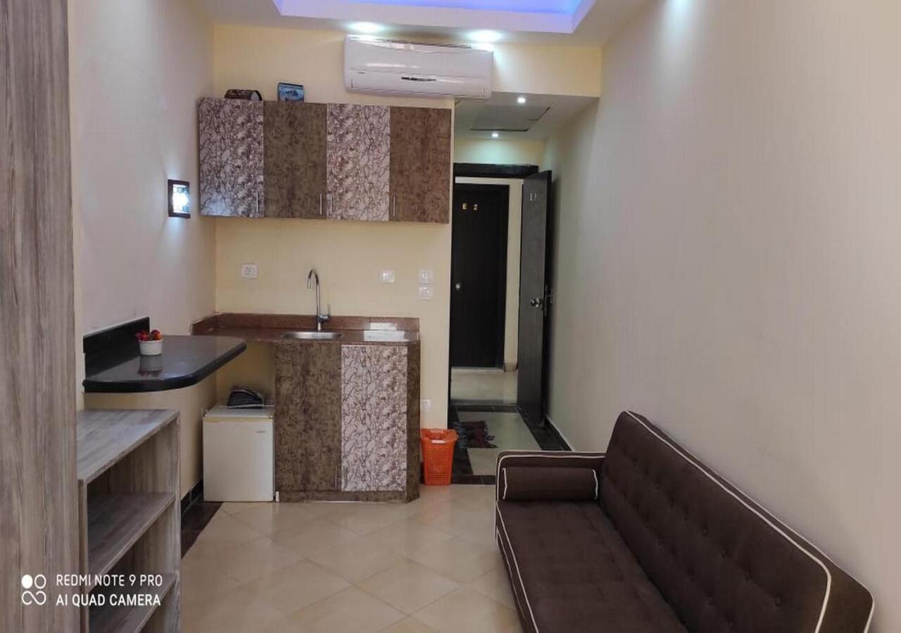 Apartment Lovely Sunny Front, Near Senzo Mall Free Wifi *