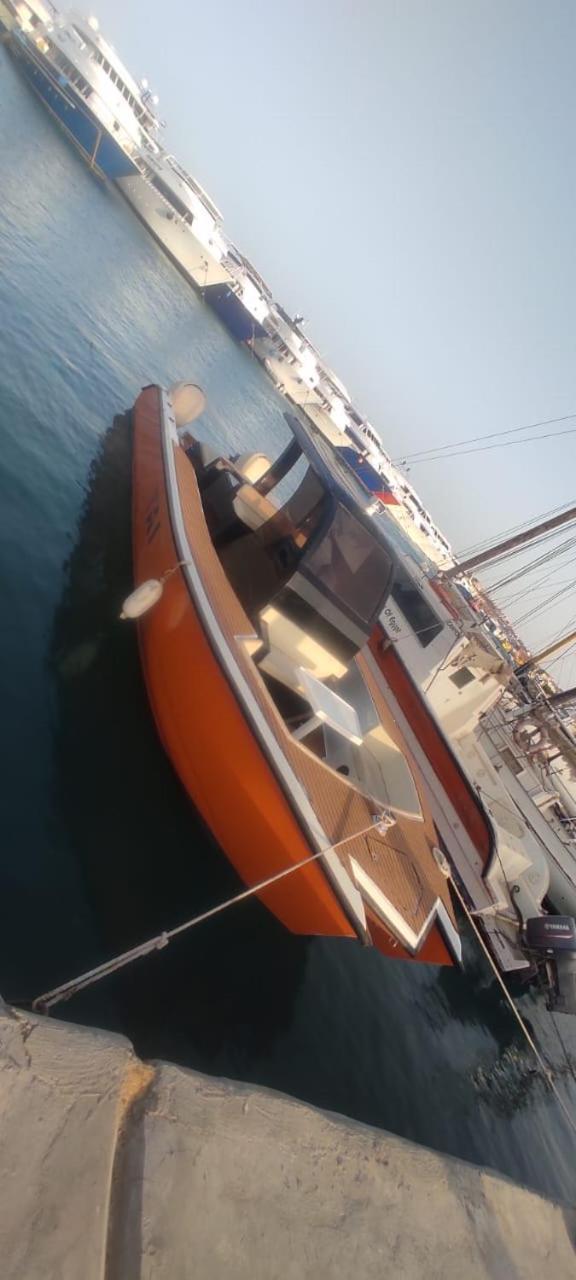 Tai Botel