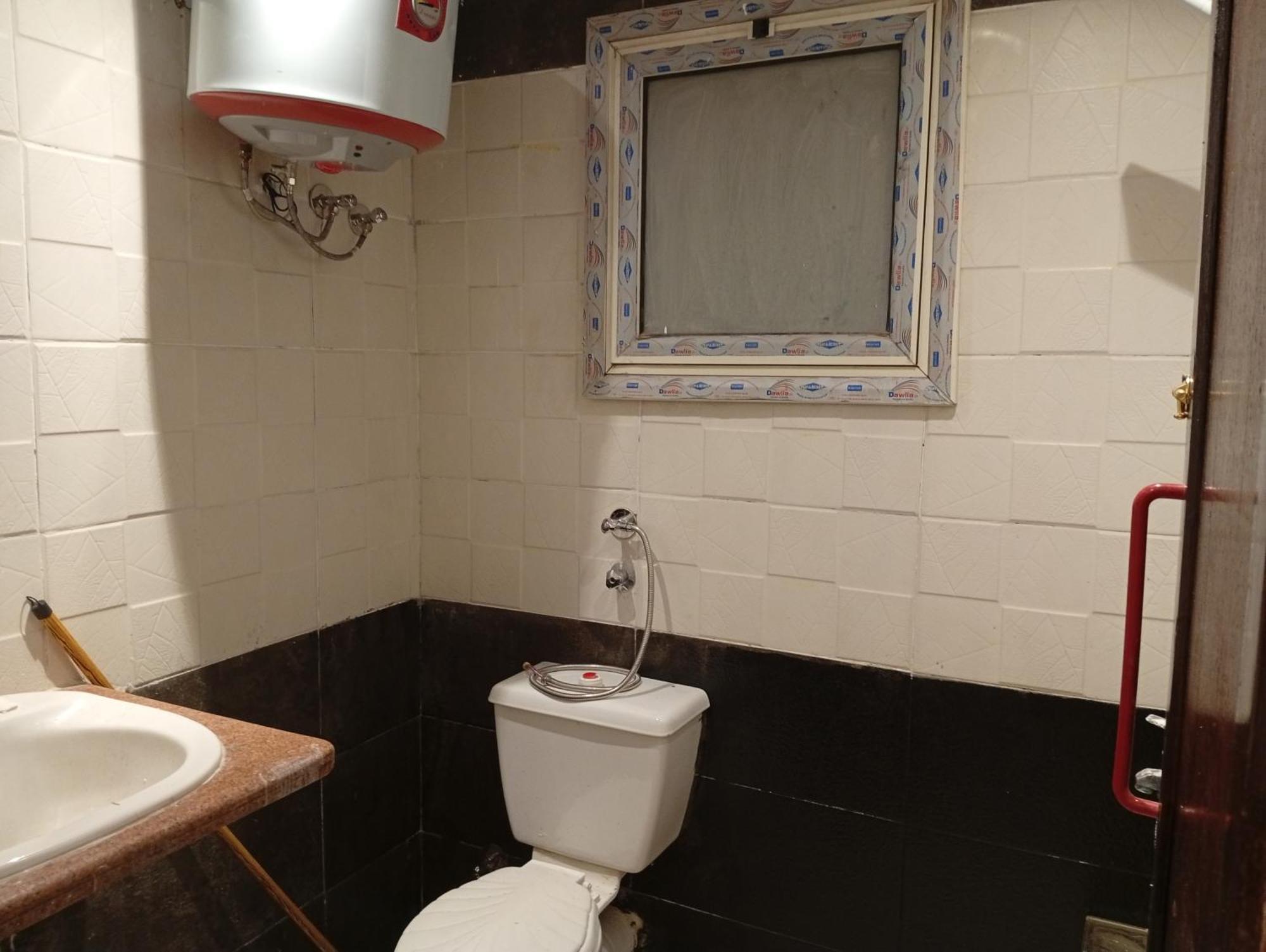 Downtown Near Gym Pool Shops Walking Distance From Entertainment And Shopping *