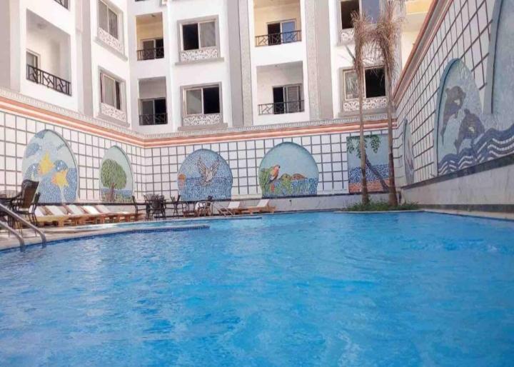 Downtown Near Gym Pool Shops Walking Distance From Entertainment And Shopping Apartment